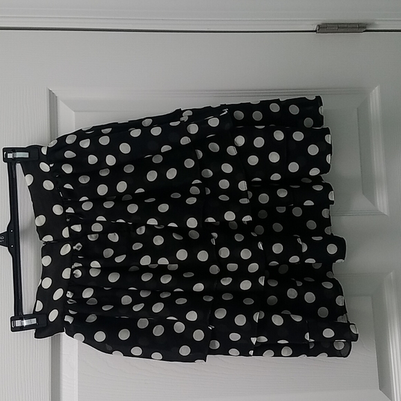 Neiman Marcus size 4 ruffled skirt - Picture 2 of 5